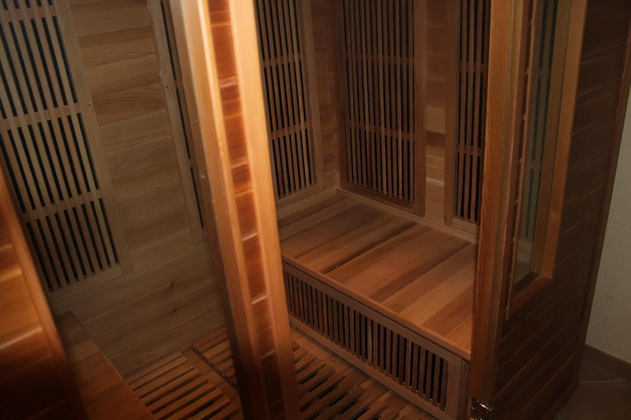 Sauna privatif en cèdre du chalet