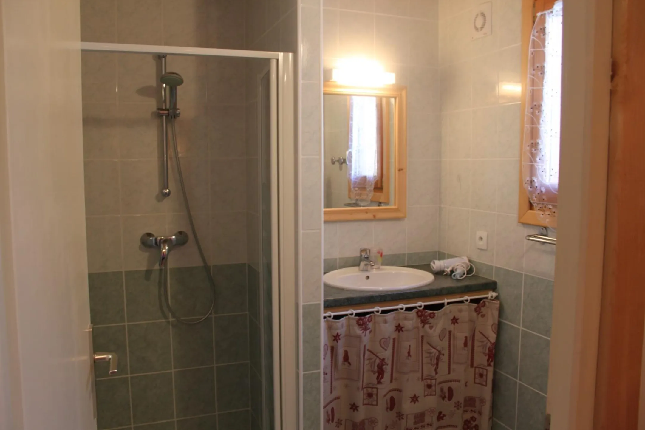 Salle de bain avec douche à l’italienne